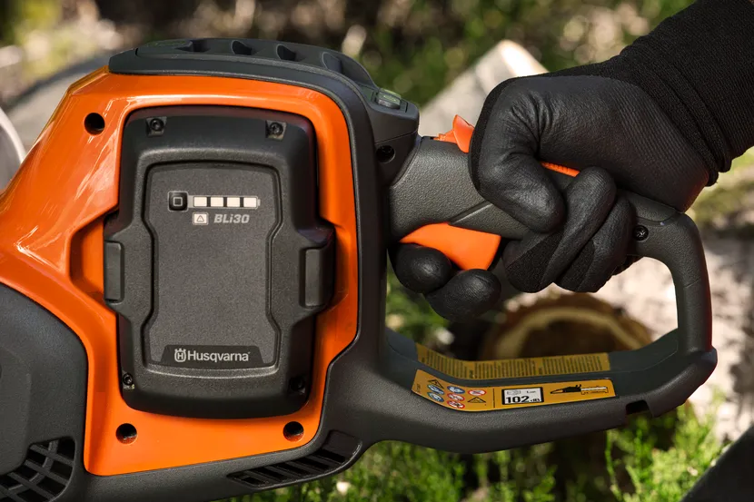 Bezstopniowy regulator prędkości Husqvarna 242i dla dostosowania do konkretnego zadania Bezstopniowy regulator prędkości Husqvarna 242i dla dostosowania do konkretnego zadania